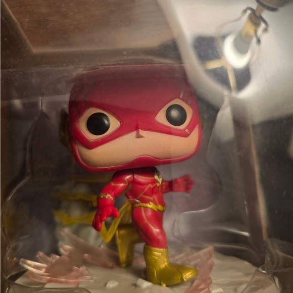 Funko Pop The Flash #268 Deluxe By Jim Lee GameStop Exclusive NEW - Picture 2 of 4